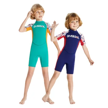 Детский купальник из 2,5 мм неопрена с короткими рукавами, детский гидрокостюм для плавания с солнцезащитным кремом для мальчиков и девочек для серфинга, дайвинга, снорклинга Изображение