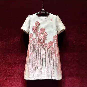 Европейская и американская женская одежда 2023, летнее новое модное Розовое Жаккардовое платье с круглым вырезом и короткими рукавами и цветочным рисунком Изображение