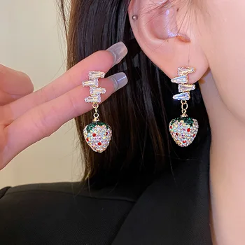 Клубничные серьги с циркониевыми шипами Korea ins fashion sweet earrings Изображение