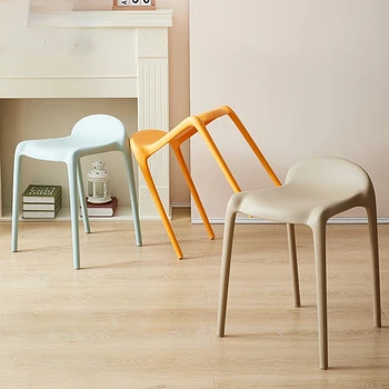 Пластиковый табурет, утолщенный обеденный стол для гостиной, скамейка, Современный минималистичный пластиковый стул для взрослых, штабелируемый скандинавский высокий табурет Изображение