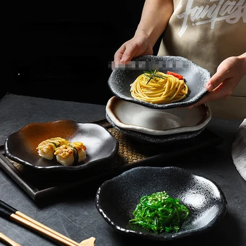 Посуда, бытовая керамическая посуда, креативная японская тарелка, фруктовое блюдо, круглая неглубокая тарелка, блюда из стейка в западном стиле. Изображение